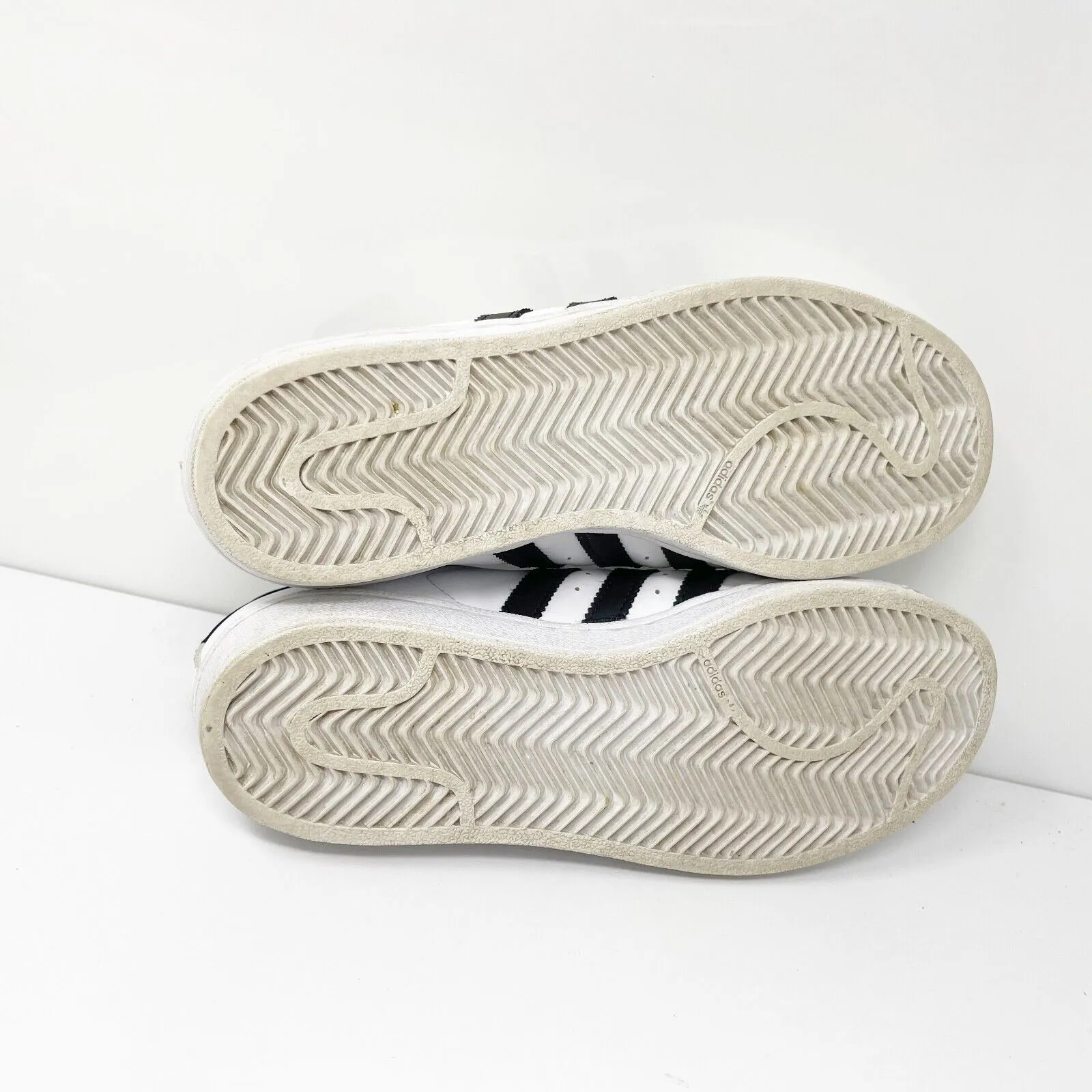 Adidas Boys Superstar C77154 White Casual Shoes Sneakers Size 5.5