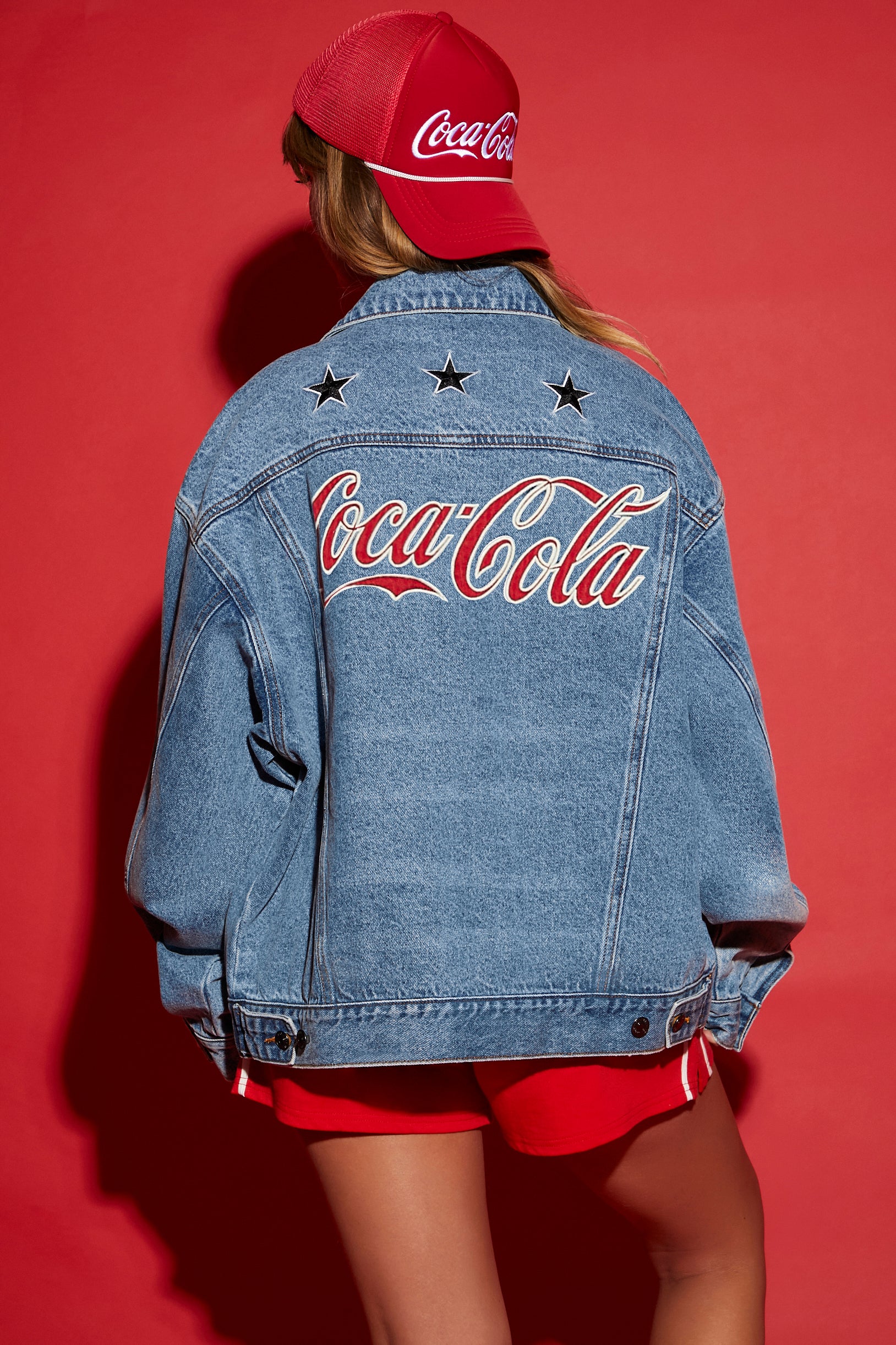 Blouson en denim avec motif brodé Coca Cola