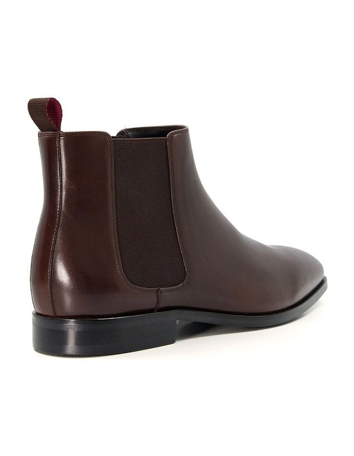 Mantle Boots in Brown