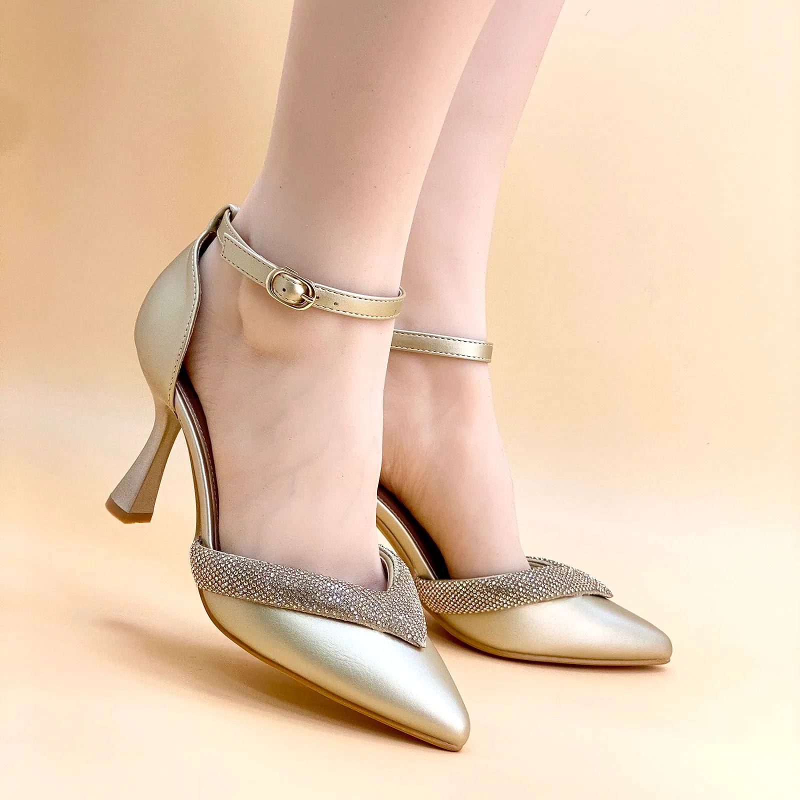 NEW ,  WOMEN SHOES HEELS W104