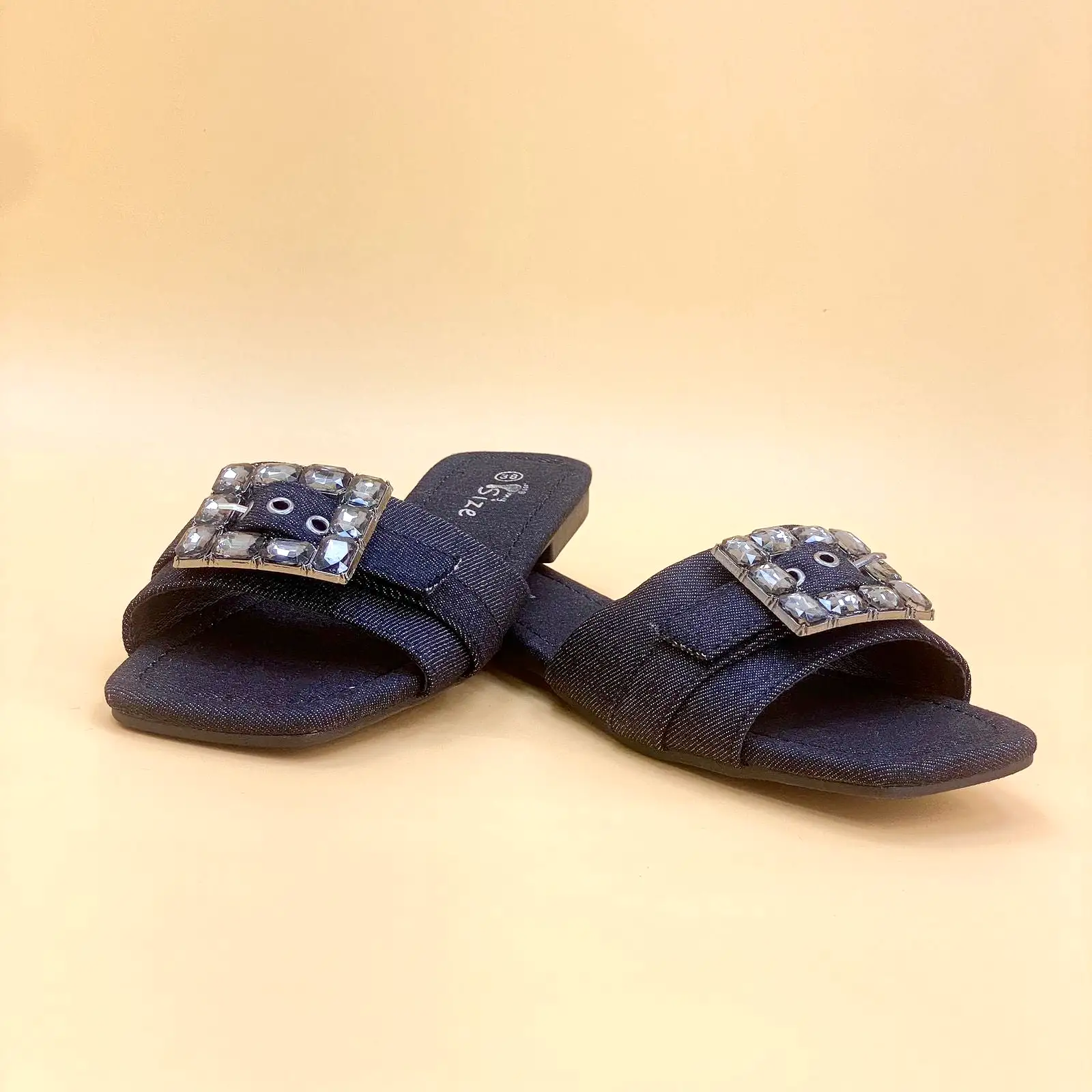 NEW , WOMEN SLIPPERS S18