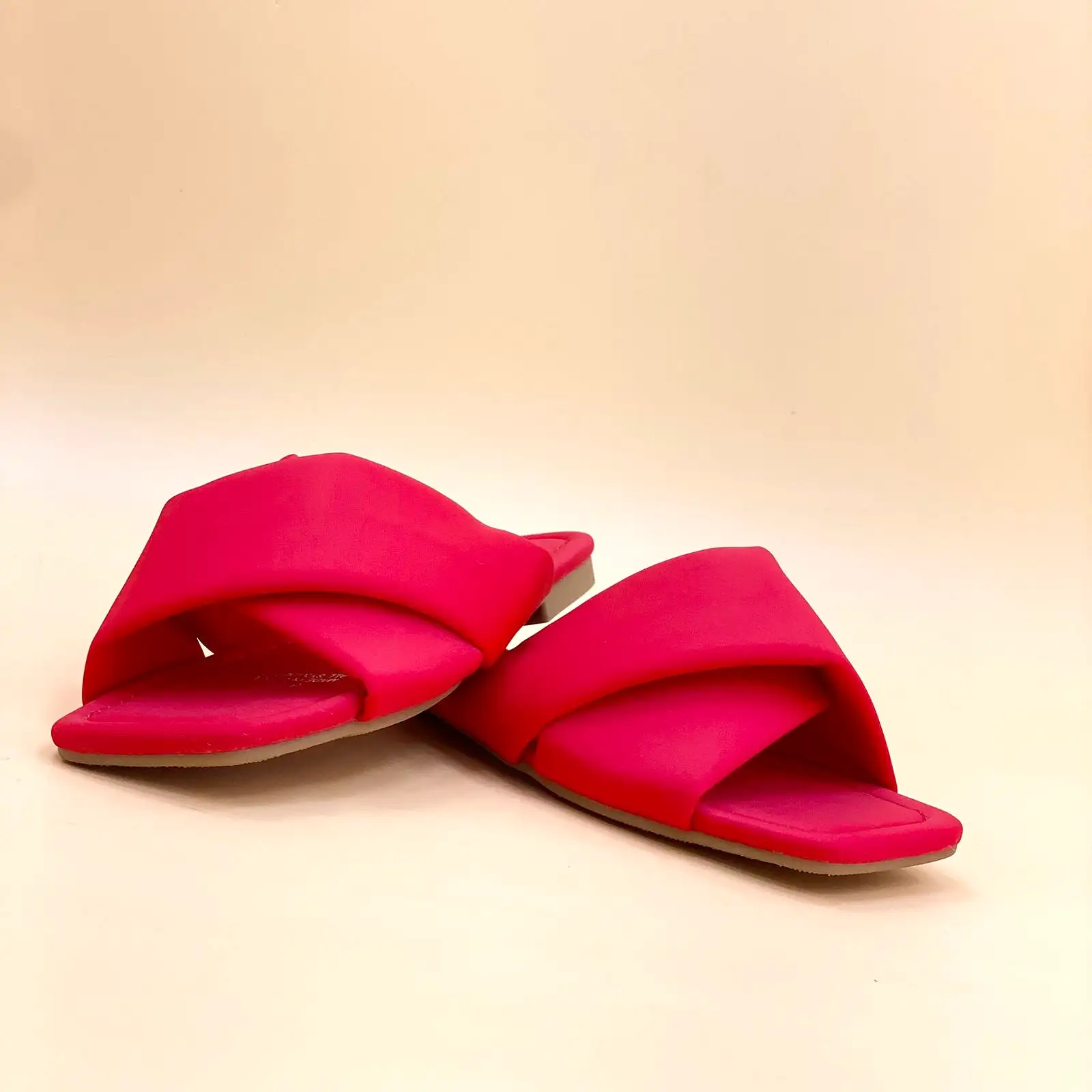 NEW , WOMEN SLIPPERS S8