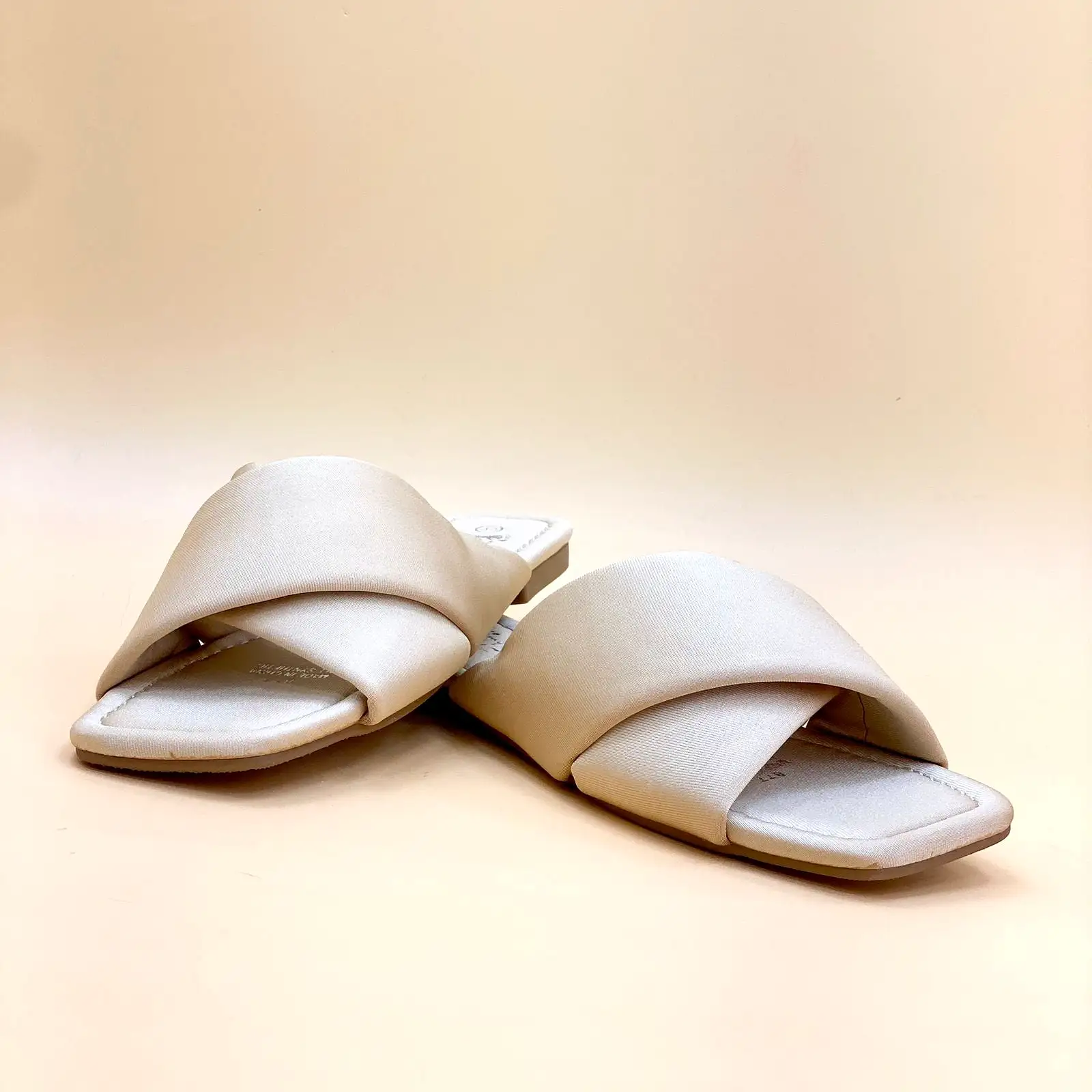 NEW , WOMEN SLIPPERS S8